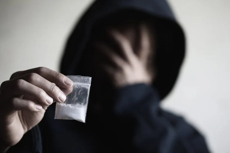 جرم حمل مواد مخدر در قانون چیست؟